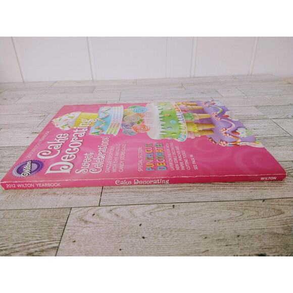 Wilton Yearbook 2012 Cake Decorating Birthday Wedding Christmas Easter Halloween - Picture 3 of 13